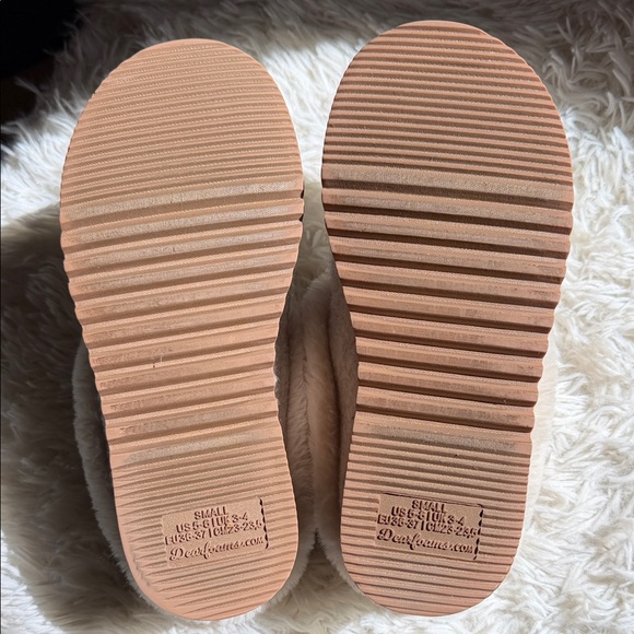 Dearfoams Cream and Tan Women's Size Small 5-6 Slippers - Picture 8 of 8